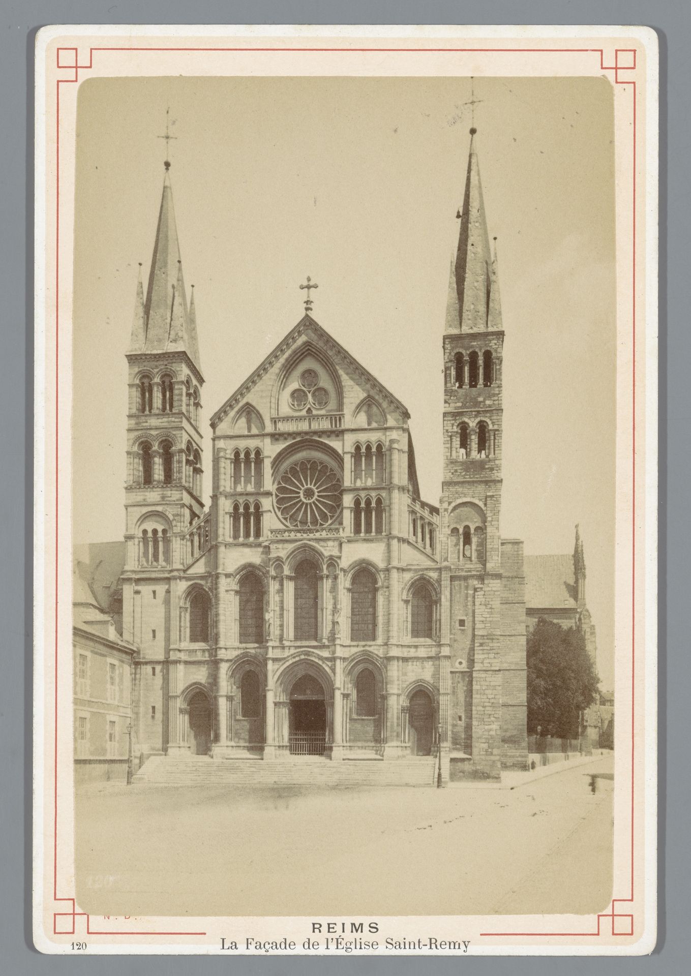 Gezicht op de Saint-Remi te Reims by Étienne Neurdein