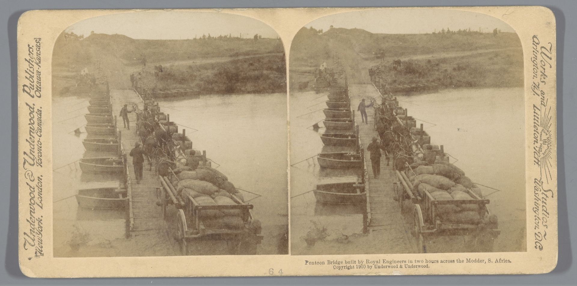 Gezicht op een pontonbrug over de Modderrivier in Zuid-Afrika by Anonymous