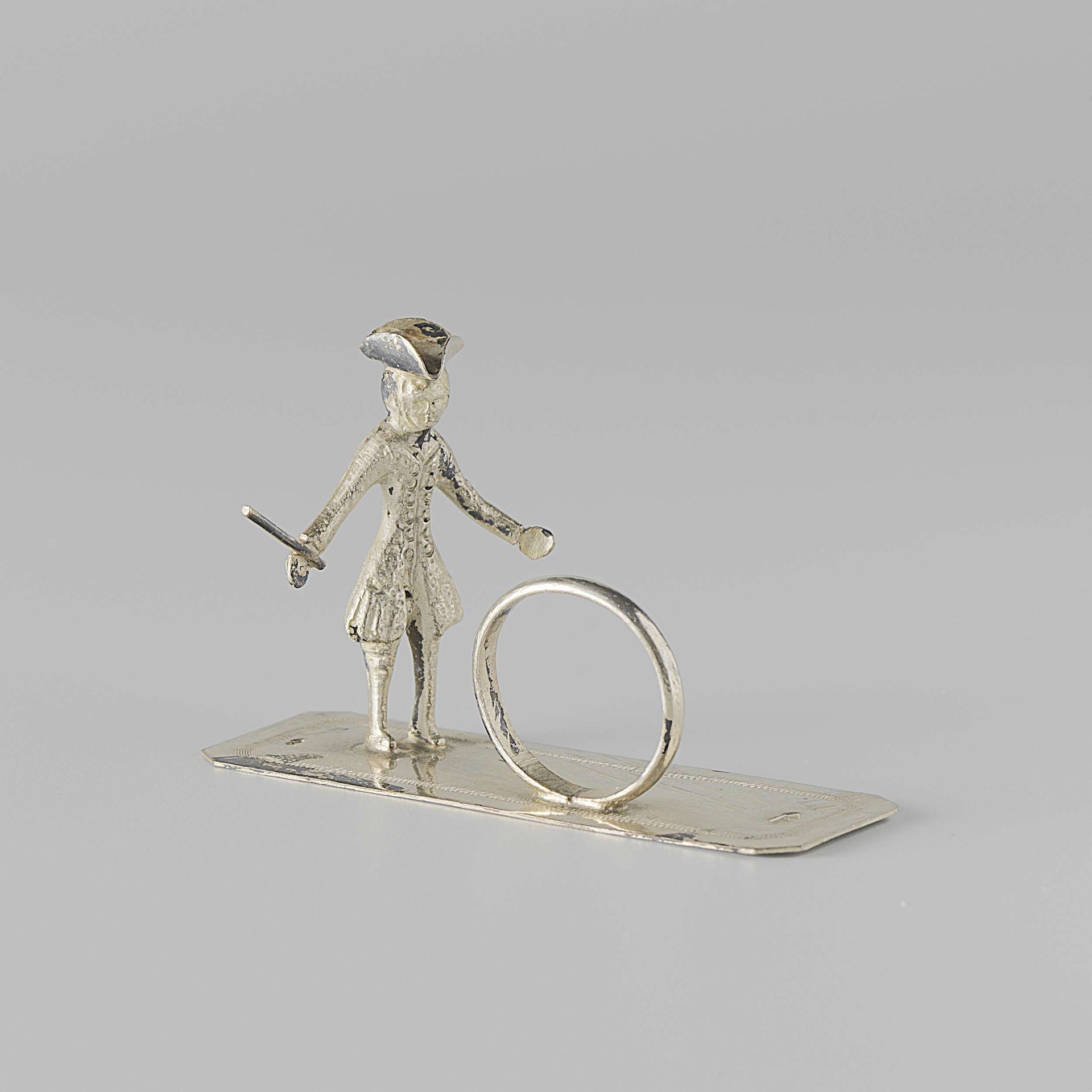 Hoepelende jongen by W. Freen