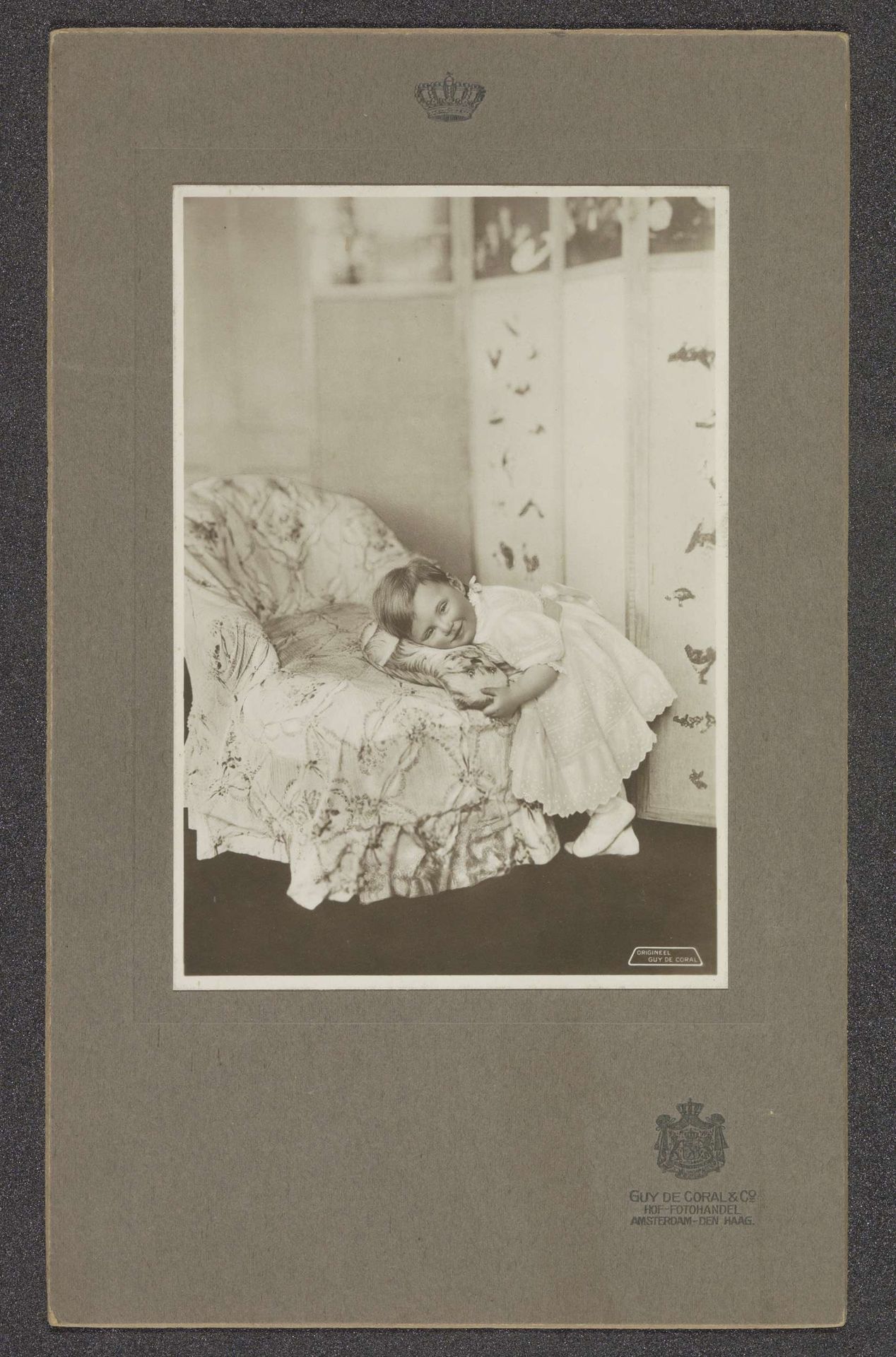 Kinderportret van prinses Juliana by Guy de Coral & Co.