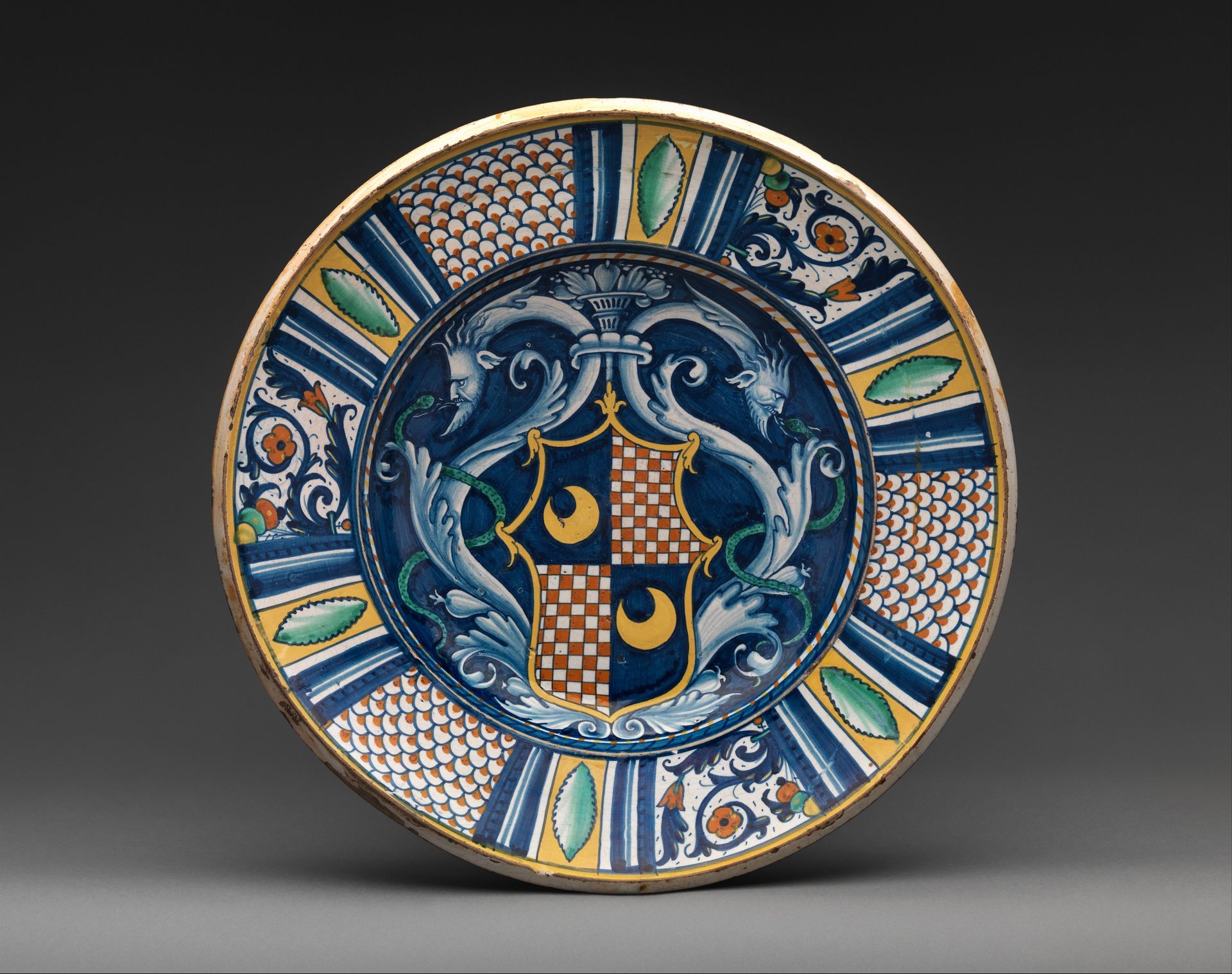 Dish with arms of the Vitelli family by Nicola Francioli, called Co