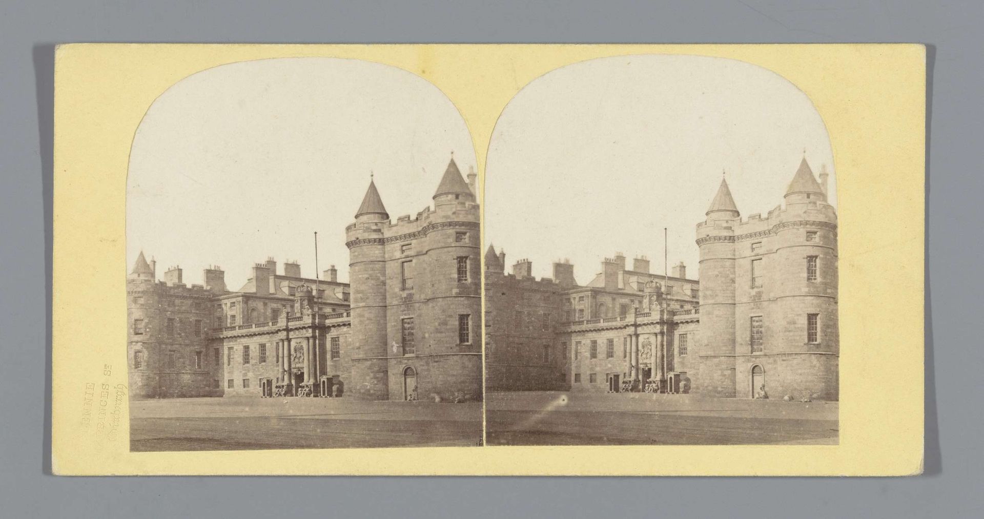 Gezicht op het Palace of Holyroodhouse in Edinburgh by Lennie