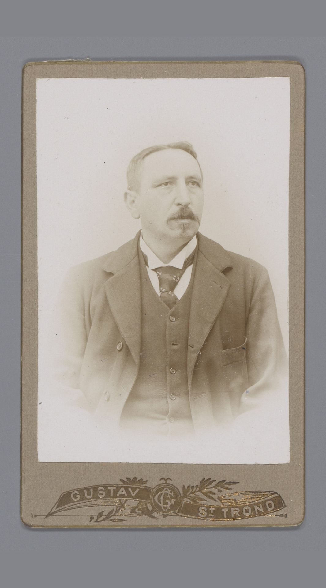 Portret van een onbekende man by C. Gustav