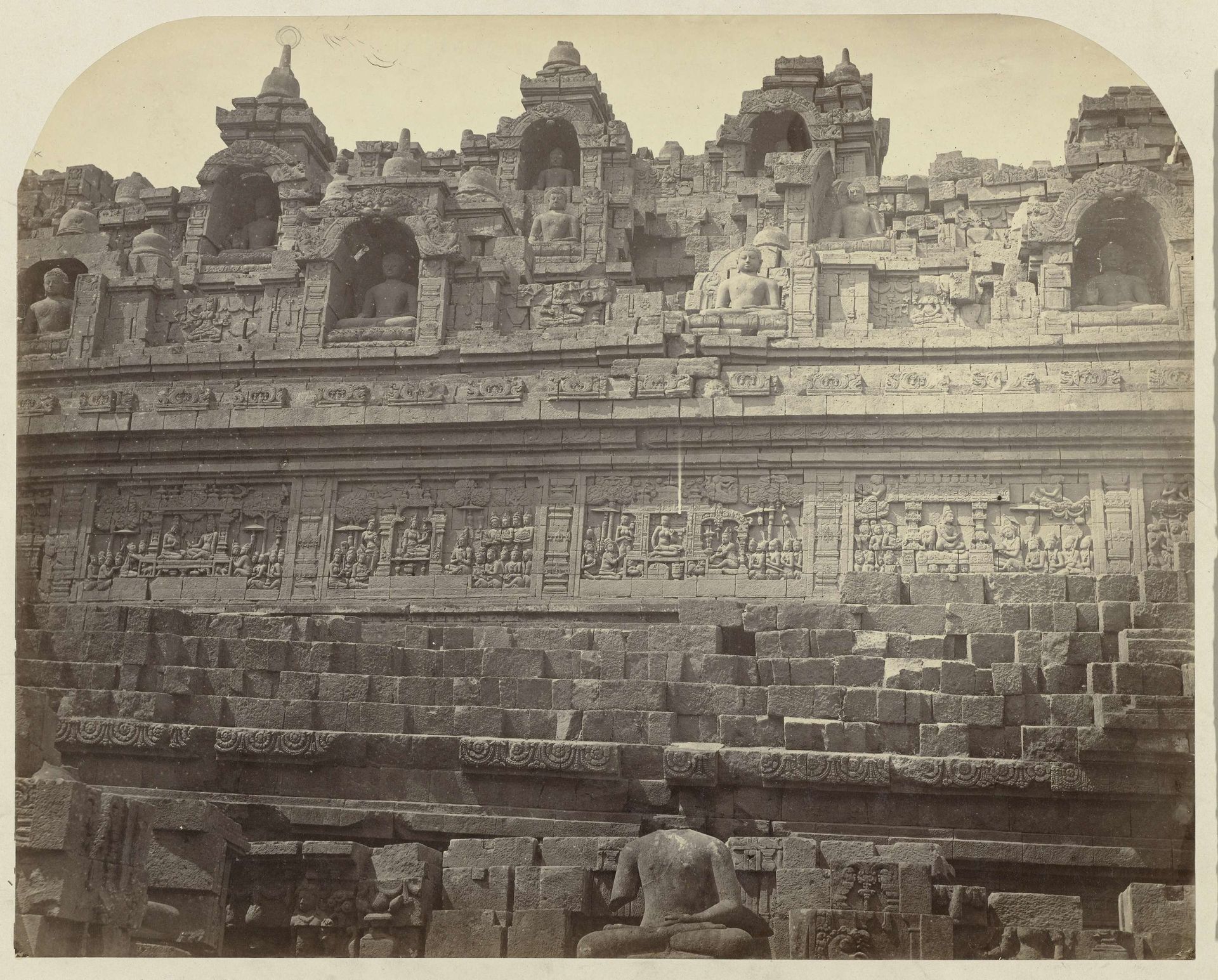 Zicht op de noordzijde van de Borobudur by Isidore Kinsbergen