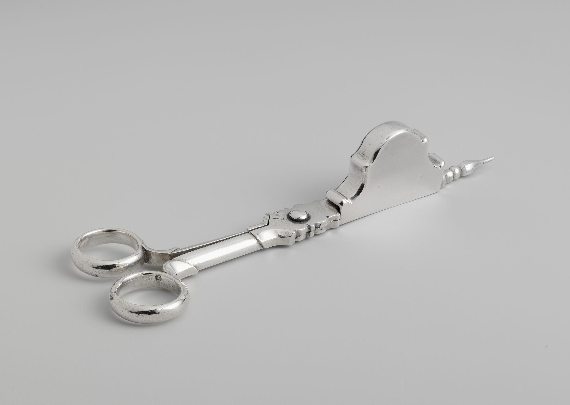 Snuffers by René Briceau