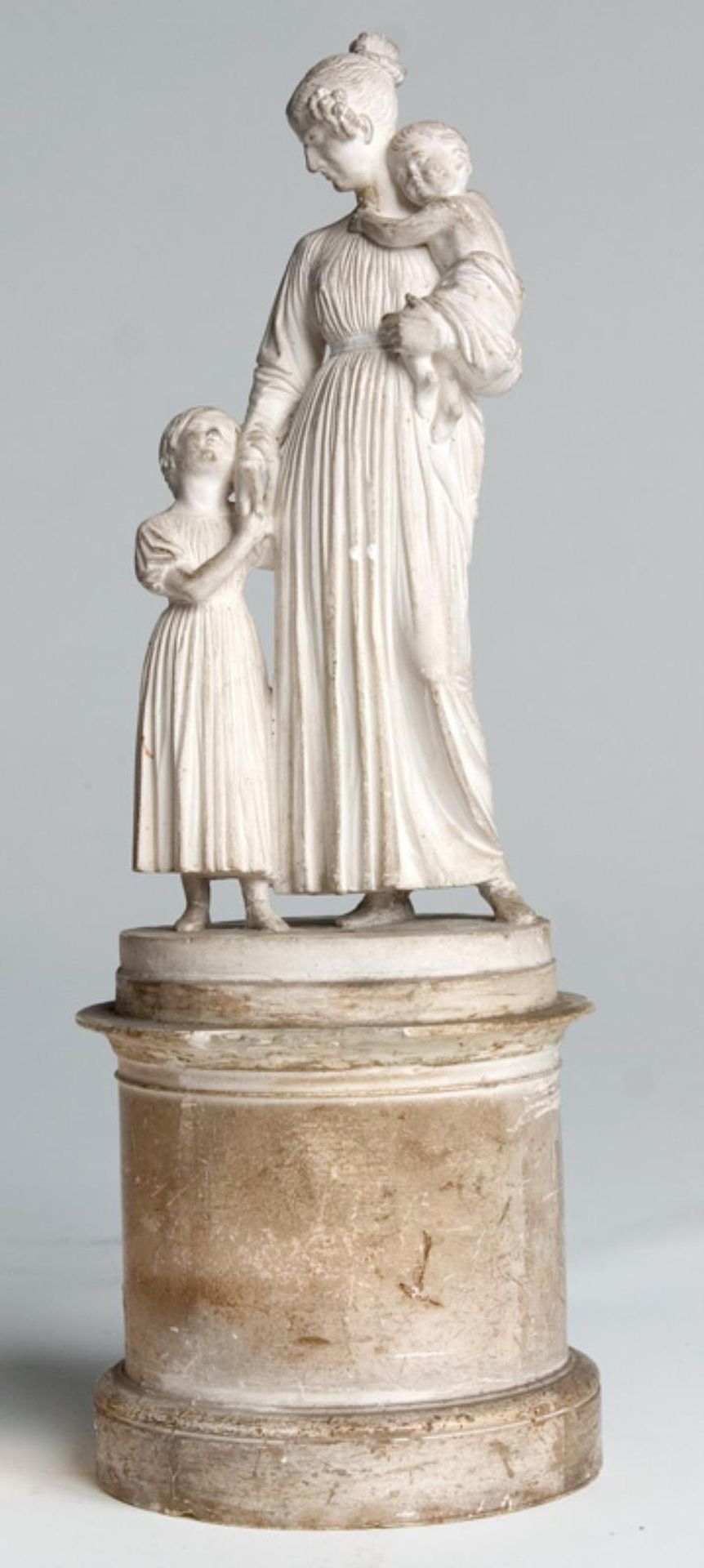 Fru Sophie Thiele, f. Holten stående med døtrene Ida og Hanne by H.W. Bissen