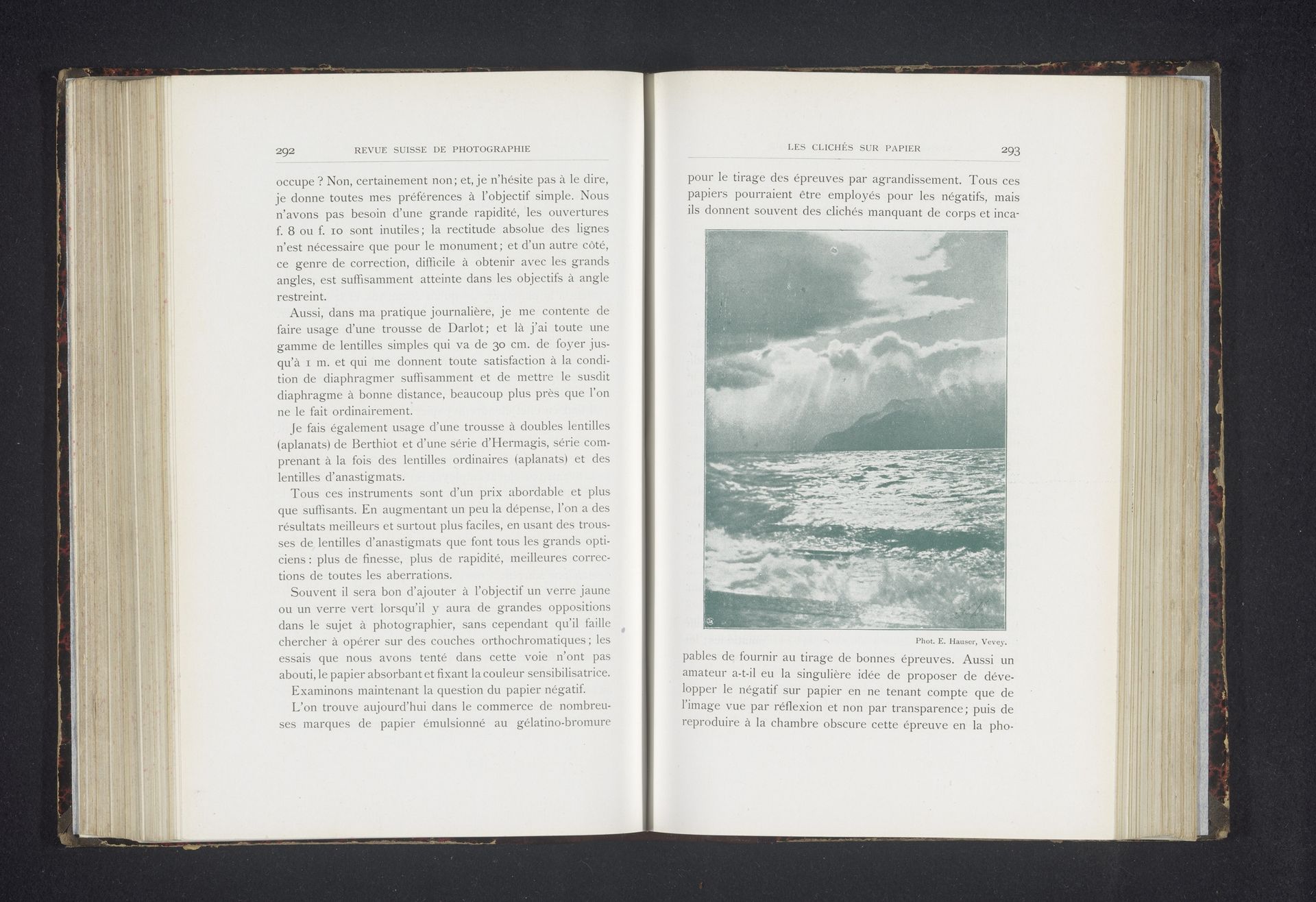 Zeegezicht met bergen by E. Hauser