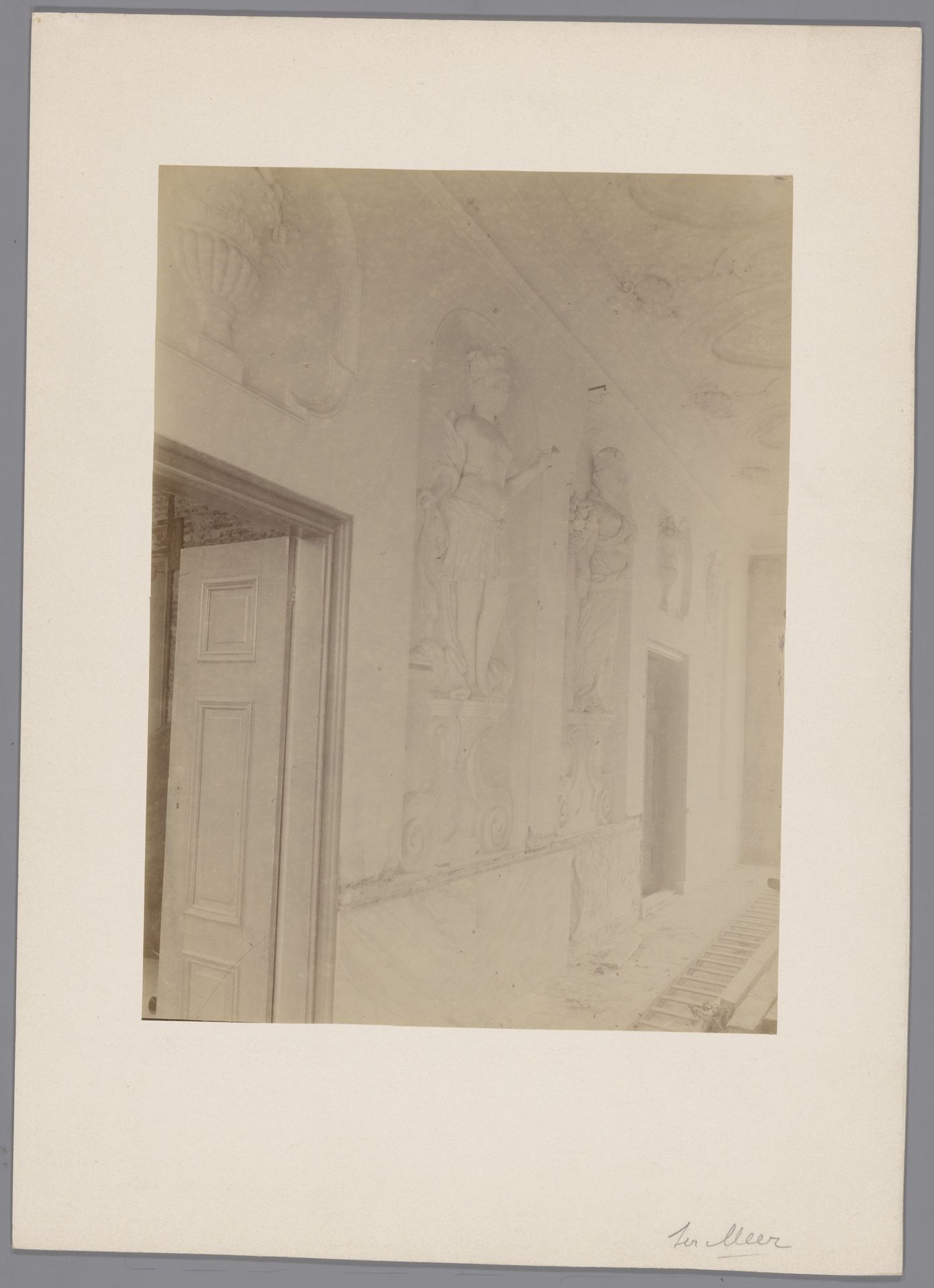 Gang met stucwerk in het Huis ter Meer te Maarssen by anoniem (Monumentenzorg)