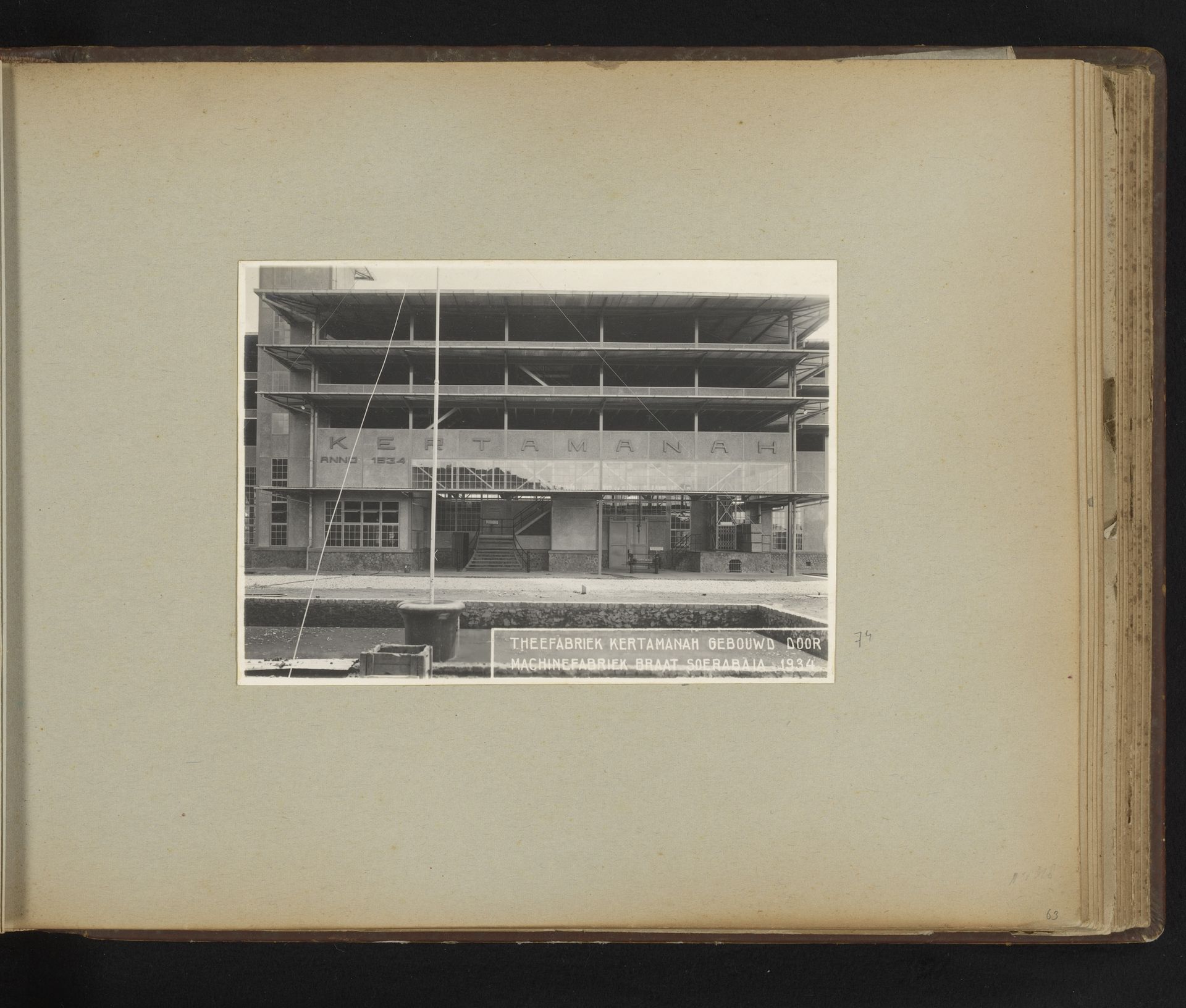 Theefabriek Kertamanah gebouwd door Machinefabriek Braat Soerabaia 1934 by Anonymous