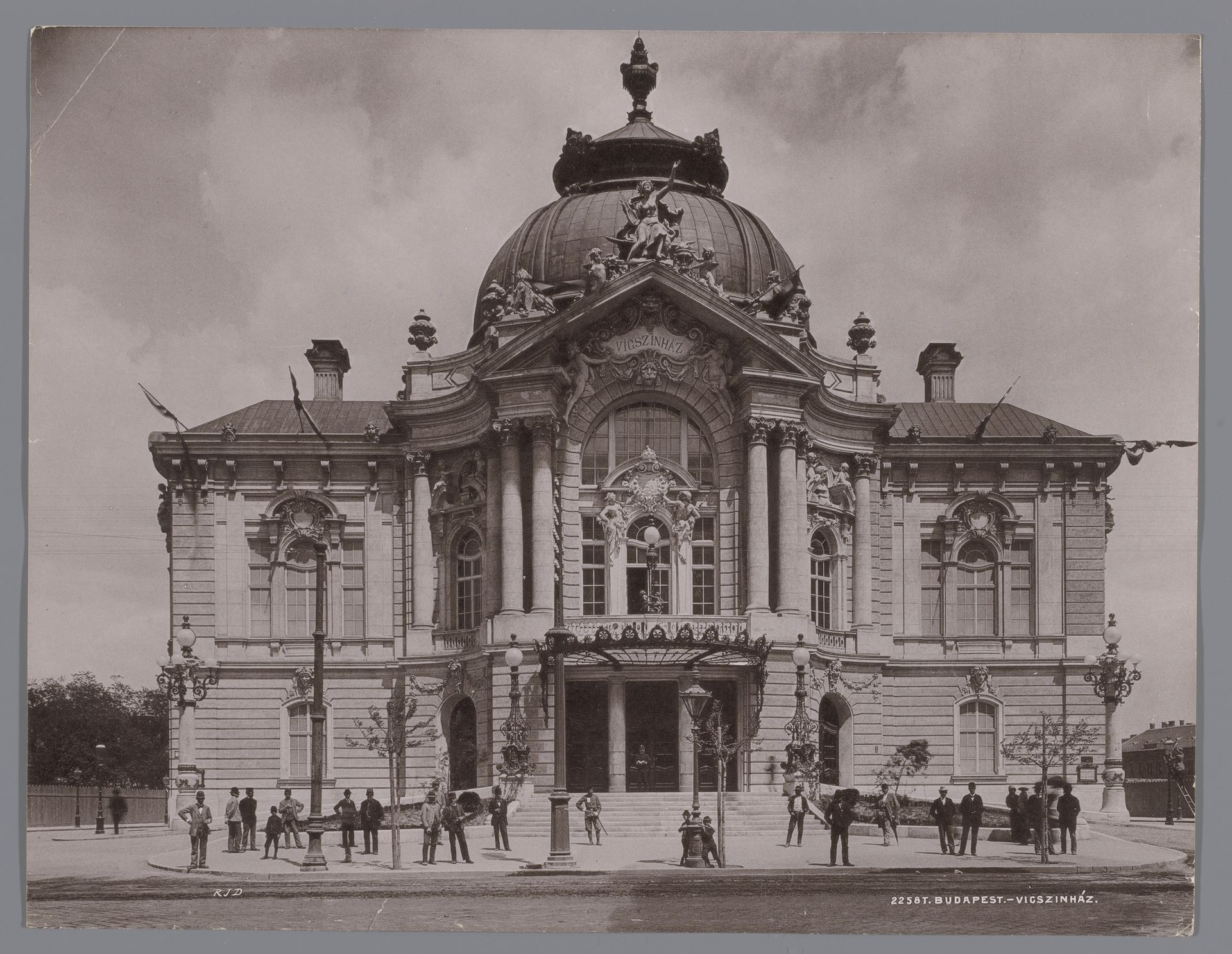 Vígszínház theater in Boedapest by Römmler & Jonas