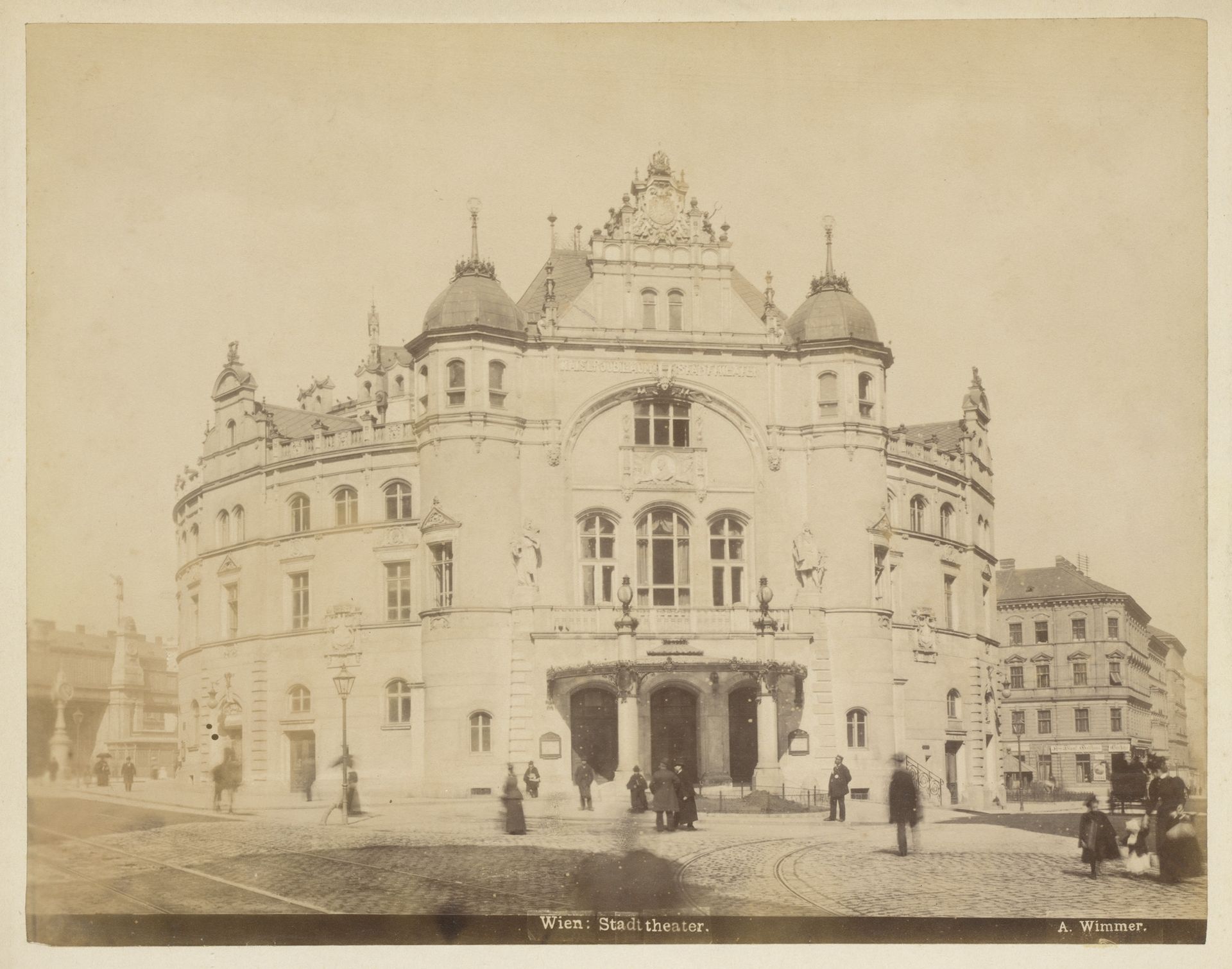 Gezicht op de Volksoper in Wenen, Oostenrijk by A. Wimmer