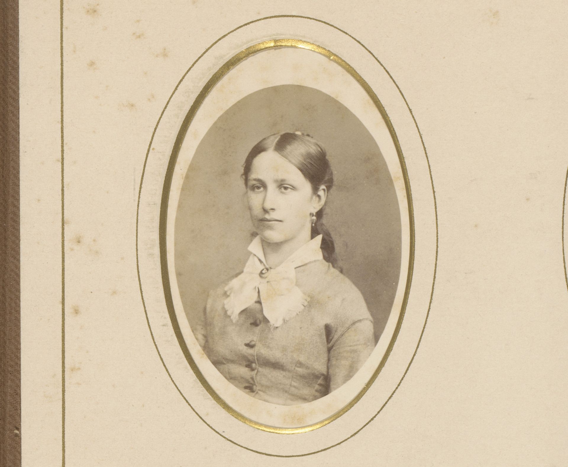 Portret van een jonge vrouw by George Lodewijk Mulder