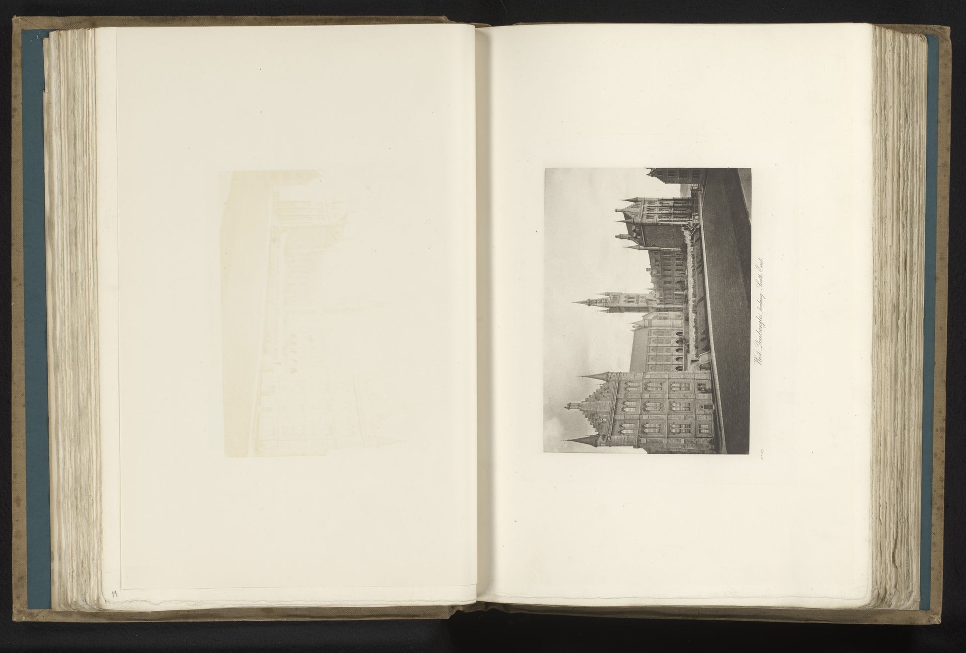Binnenplaats van het Gilbert Scottgebouw van de universiteit van Glasgow by Anonymous