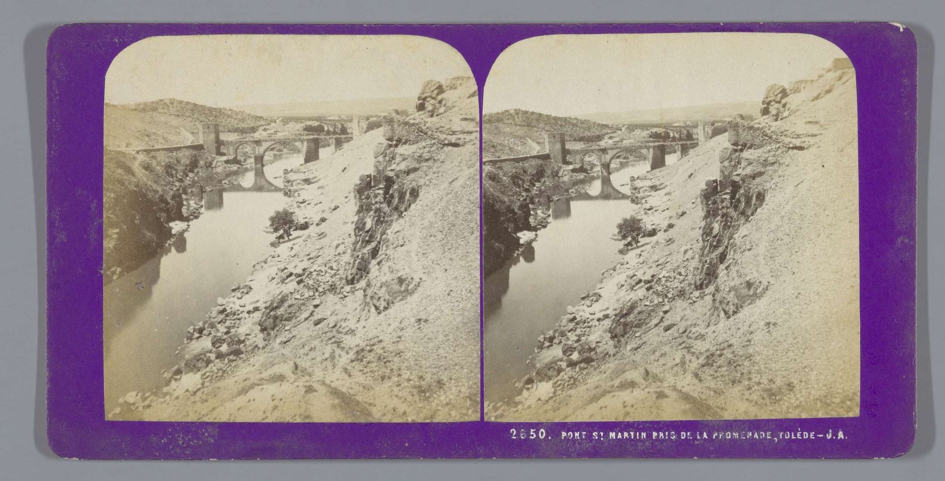 Gezicht op de Taag te Toledo, met op de achtergrond de Puente de San Martín by Jean Andrieu