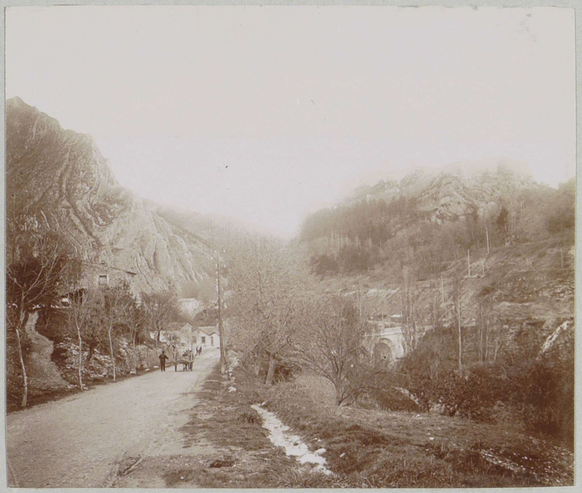 Weg door een kloof bij Sisteron by Delizy