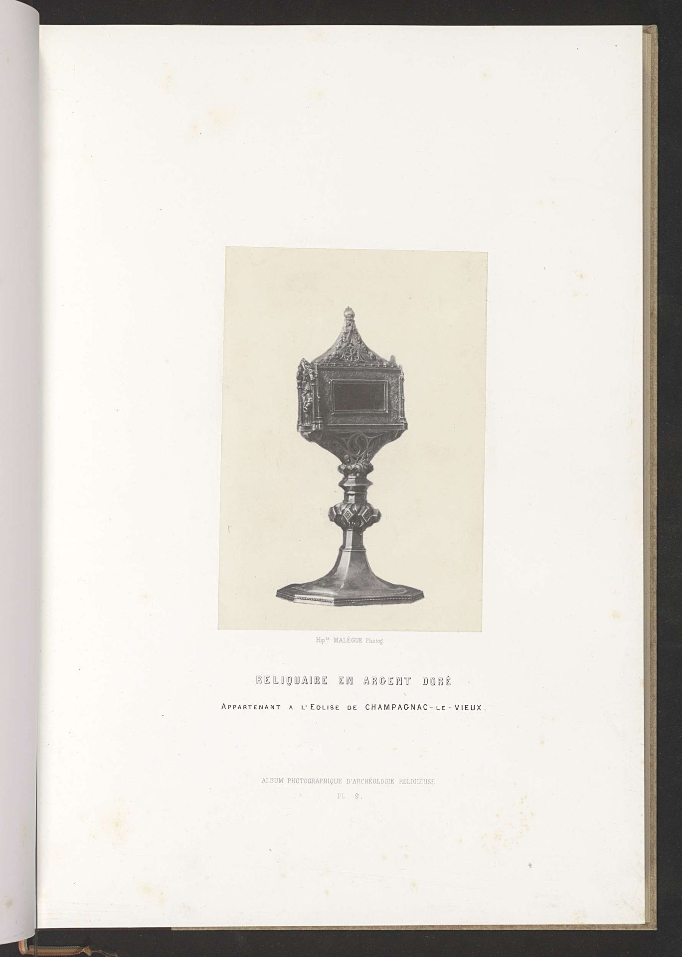 Zilveren reliekhouder afkomstig uit de kerk Saint-Pierre te Champagnac-le-Vieux by Hippolyte Malègue