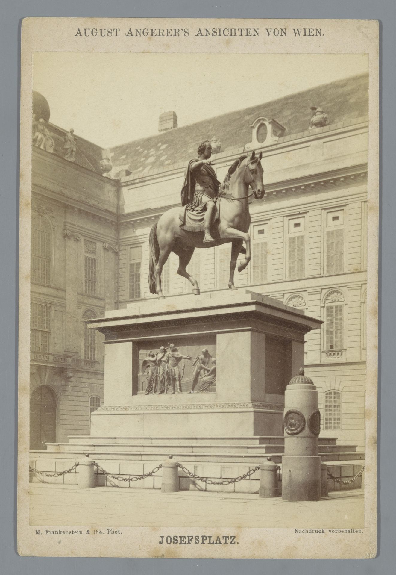 Gezicht op het Josefsplatz in Wenen met ruiterstandbeeld van Jozef II door Franz Anton Zauner by M. Frankenstein & Co.