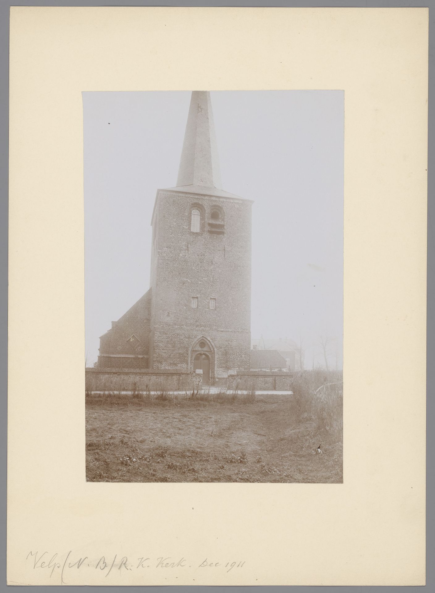 Toren van de Sint-Vincentiuskerk te Velp by anoniem (Monumentenzorg)