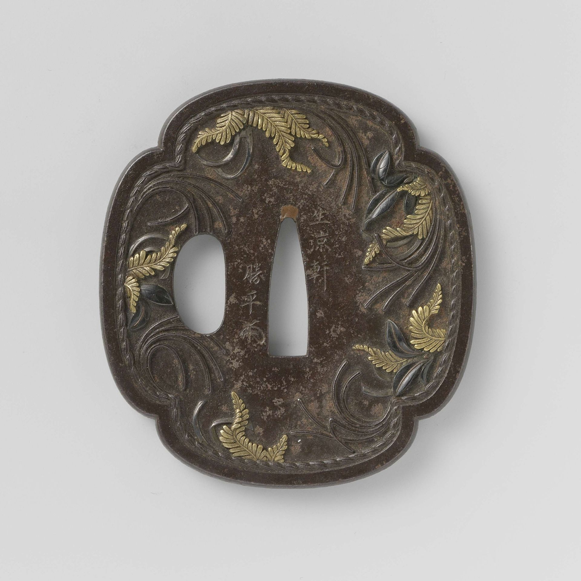 Hand guard by 萩谷勝平 Hagiya Katsuhira