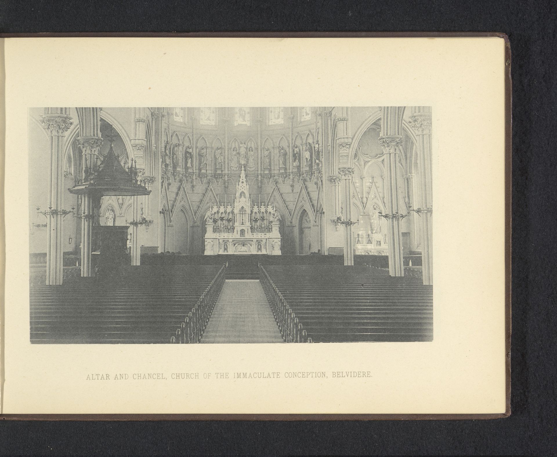 Interieur van de Immaculate Conception Church te Lowell by Anonymous