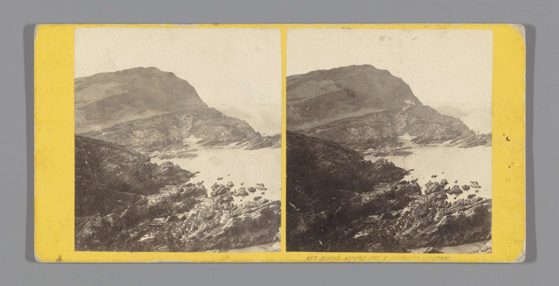 Gezicht op Rapparee Cove nabij Ilfracombe by Anonymous