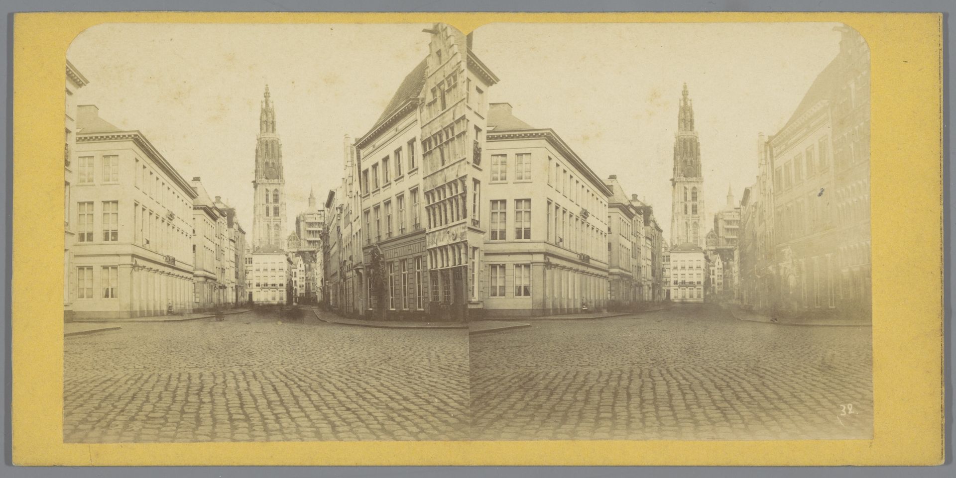 Gezicht op Onze-Lieve-Vrouwekathedraal in Antwerpen, gezien vanaf de rechterkade van de Schelde by BT