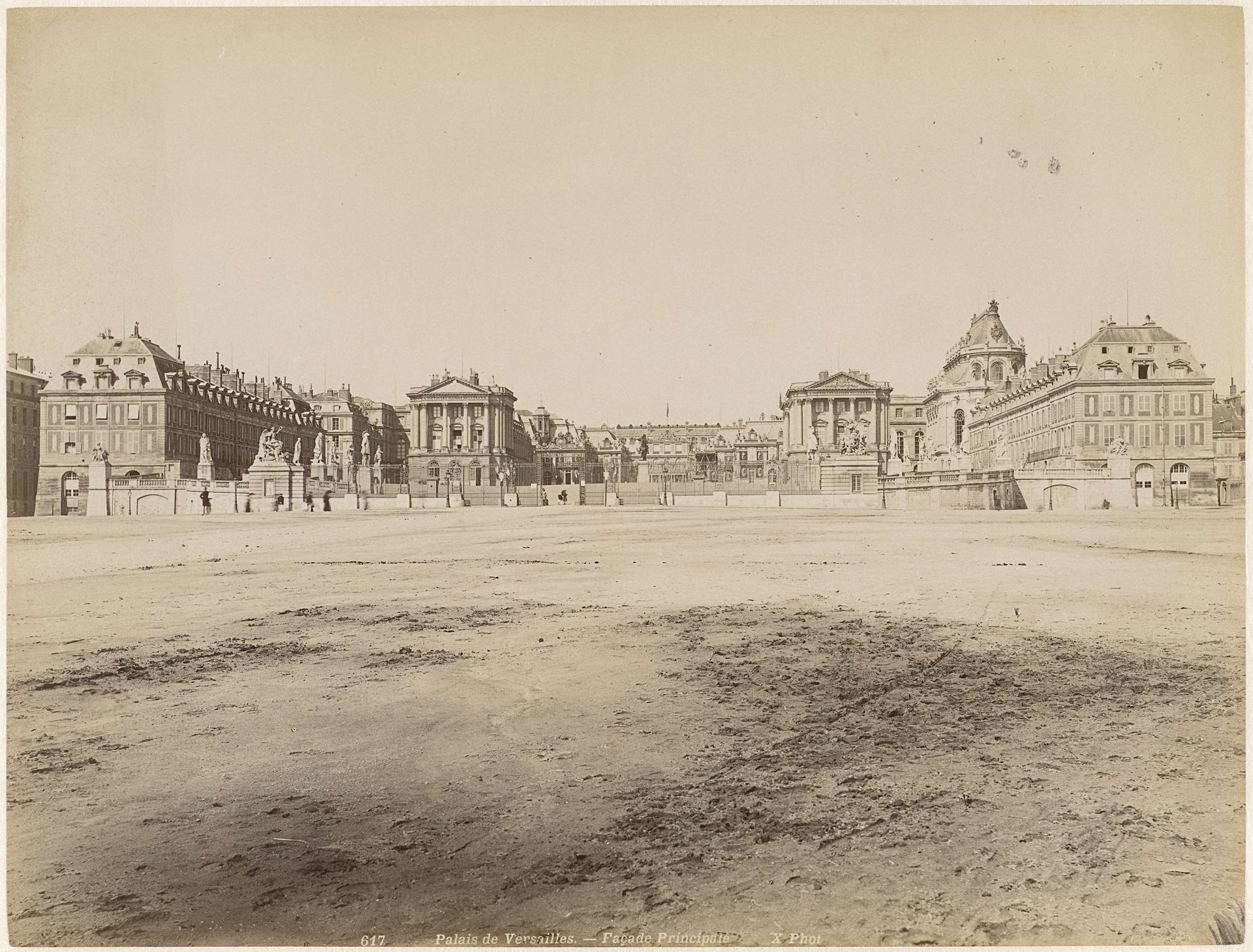Gezicht op het Kasteel van Versailles by X phot.