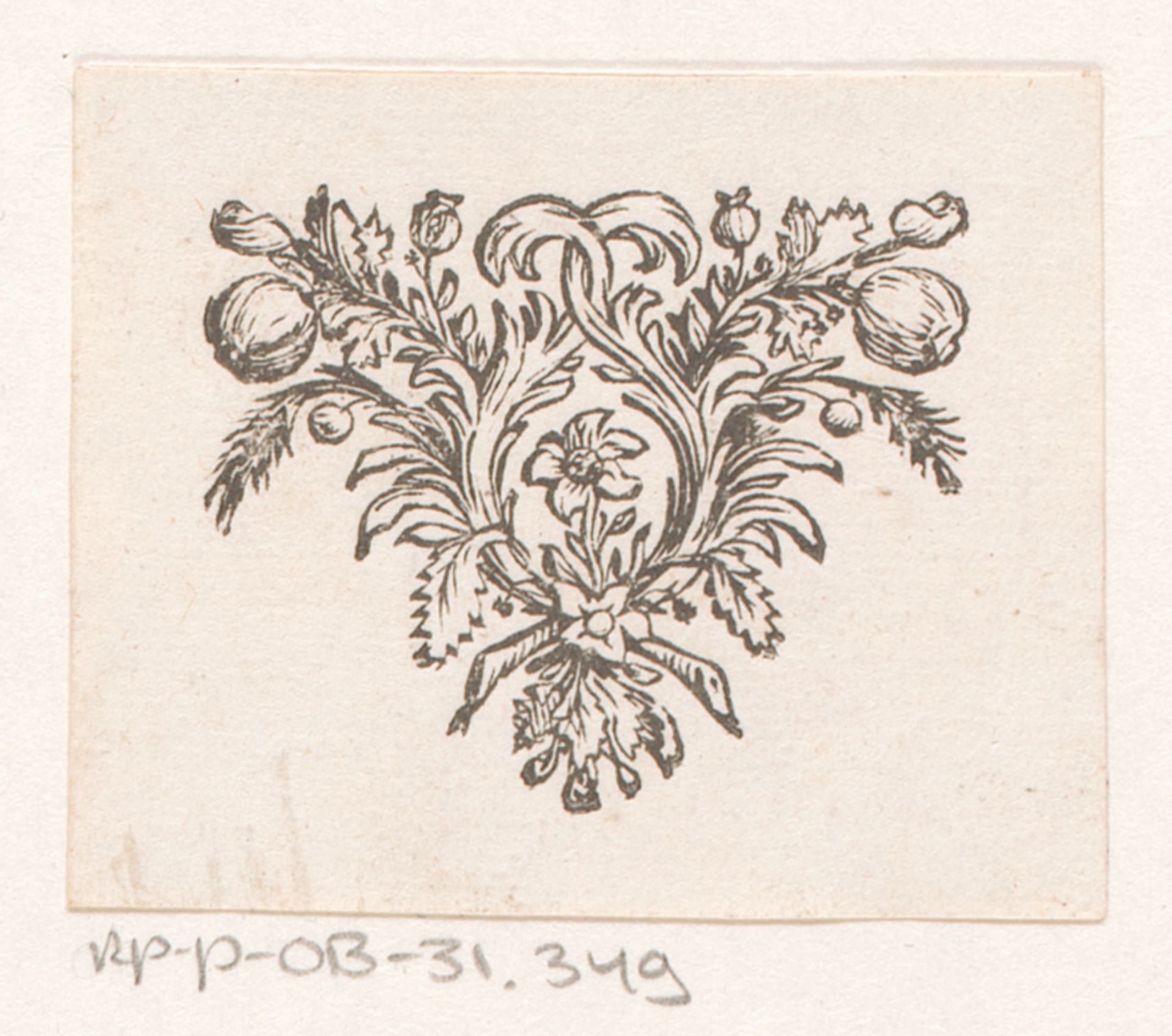 Vignet met een ornament met bloemen by Anonymous