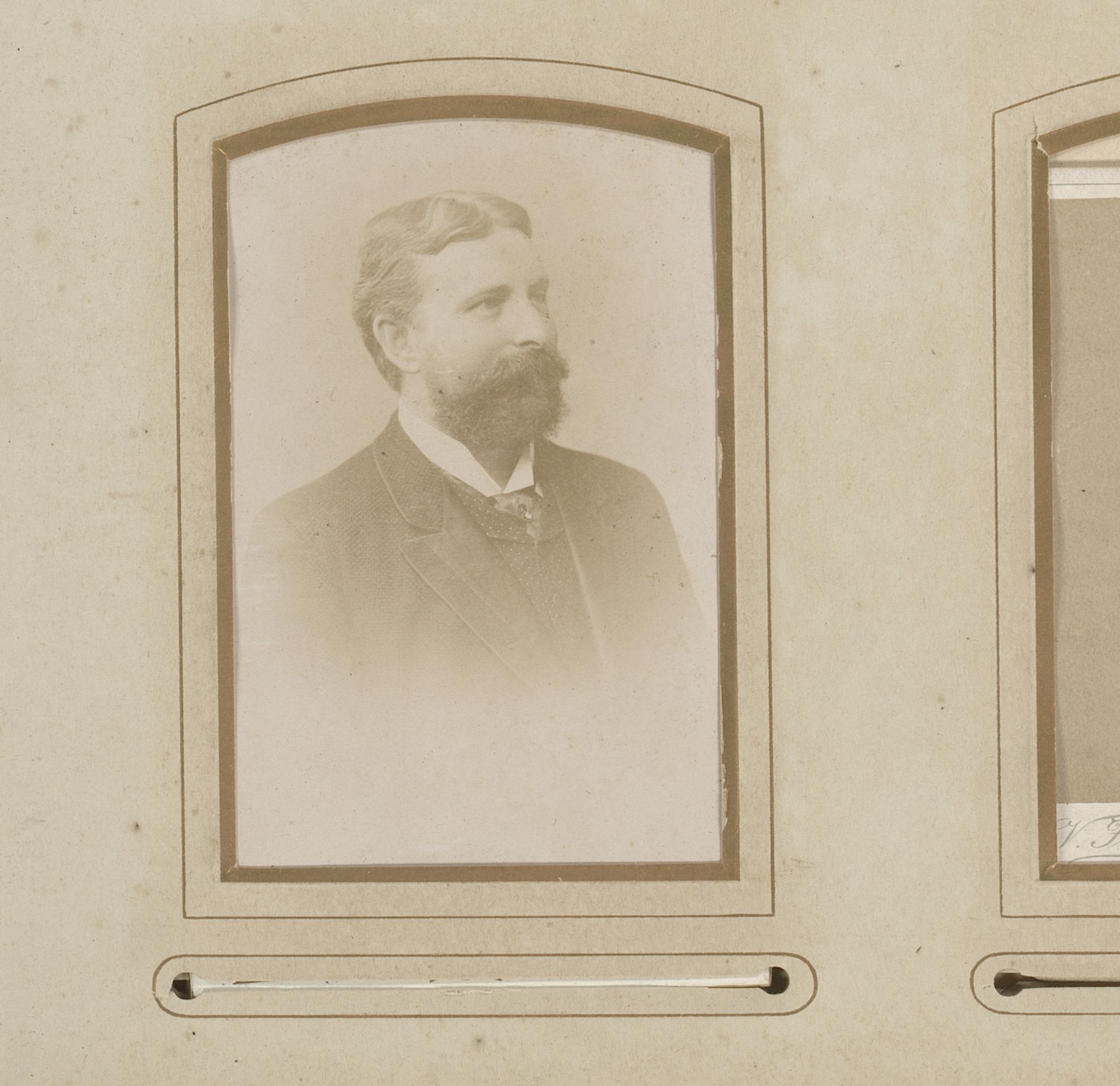 Portret van een man met snor en baard by Jean Günther