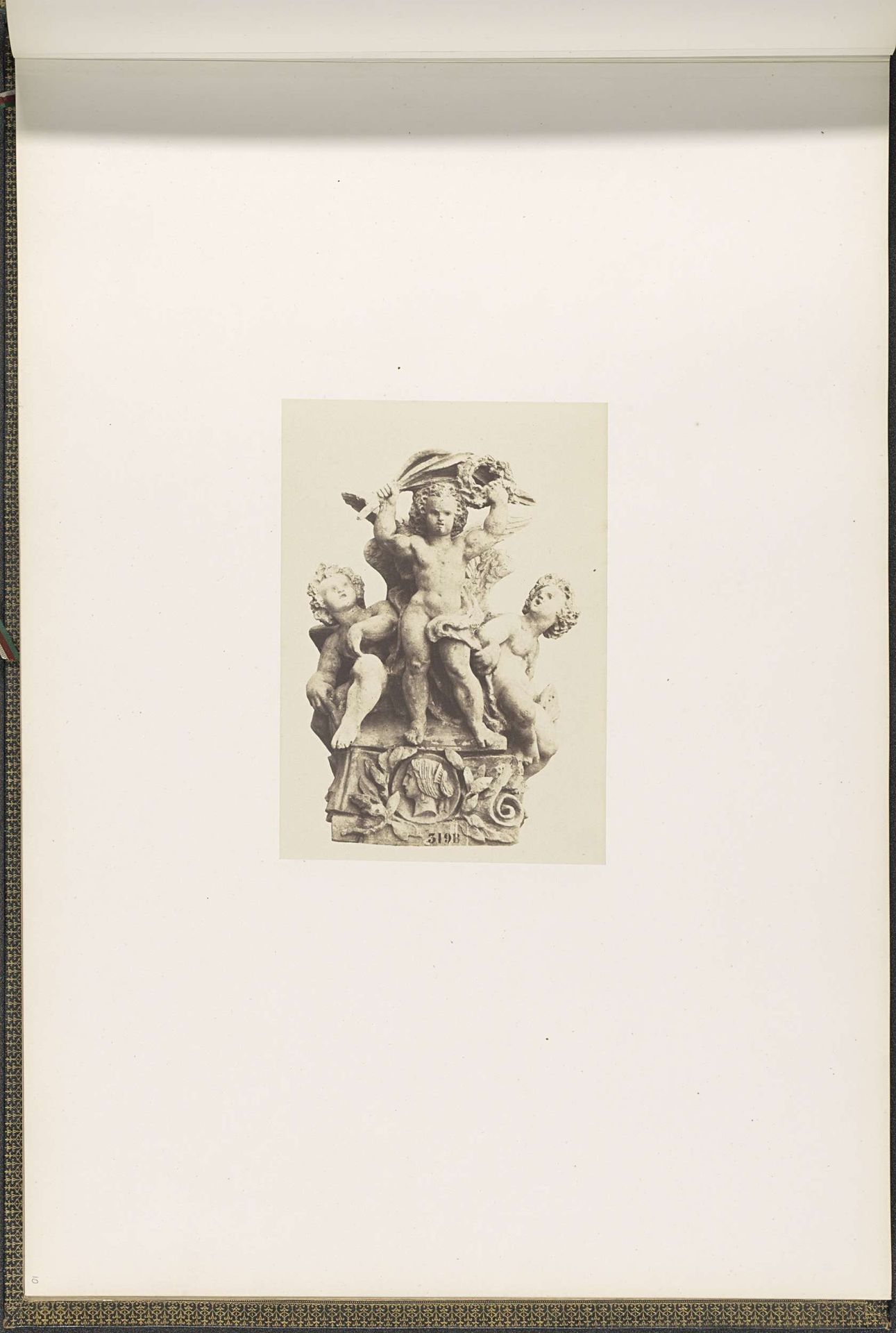 Gipsmodel voor beeldhouwwerk op het Palais du Louvre: "Les Arts" door Auguste Préault by Edouard Baldus