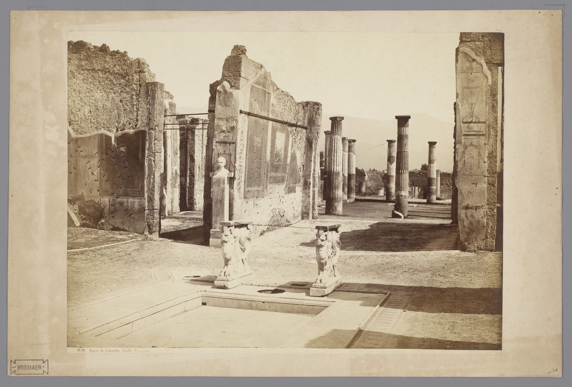 Restanten van het huis van Cornelio Rufo te Pompeï by Giorgio Sommer