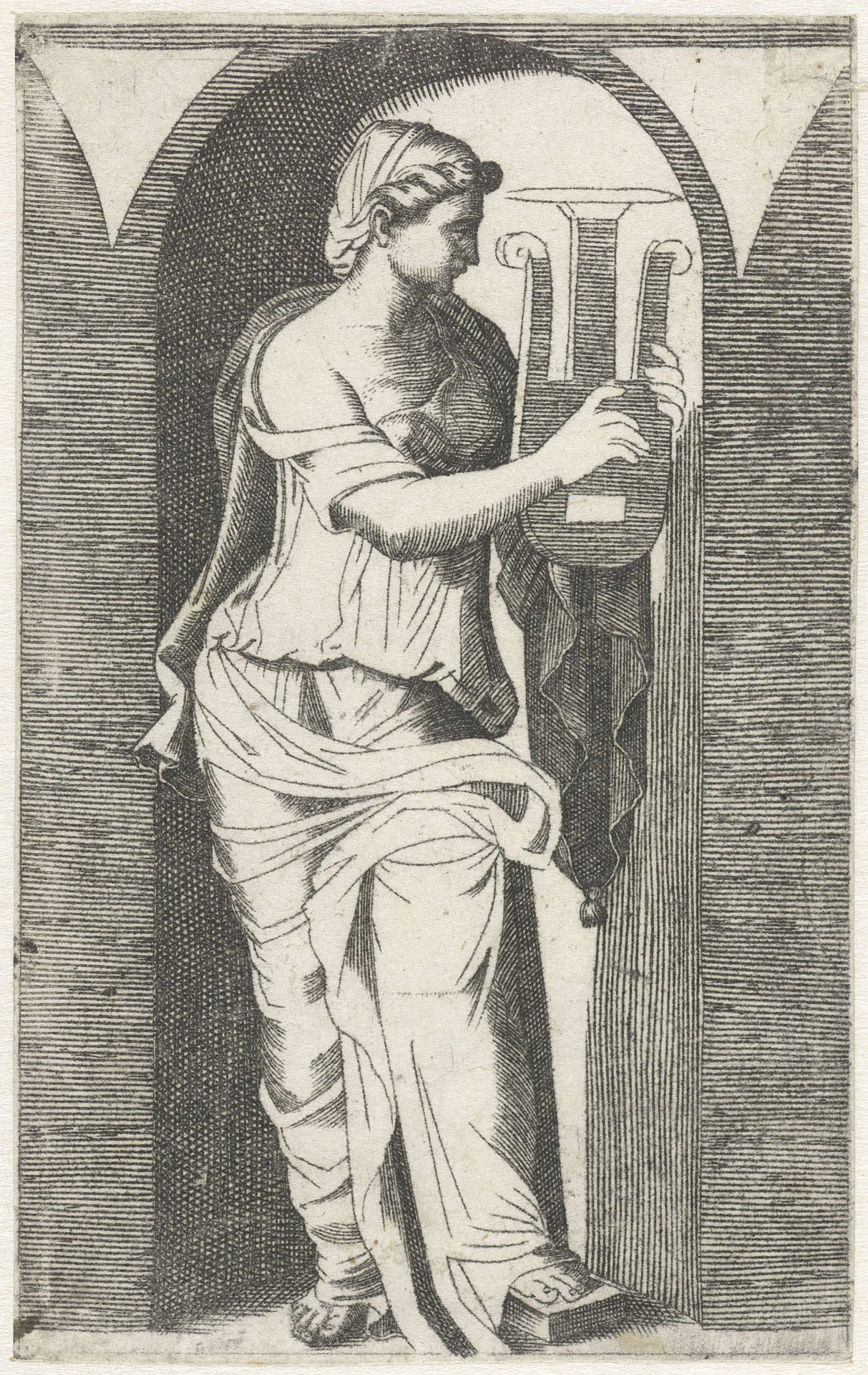Jonge vrouw met lier staand in nis by Marcantonio Raimondi