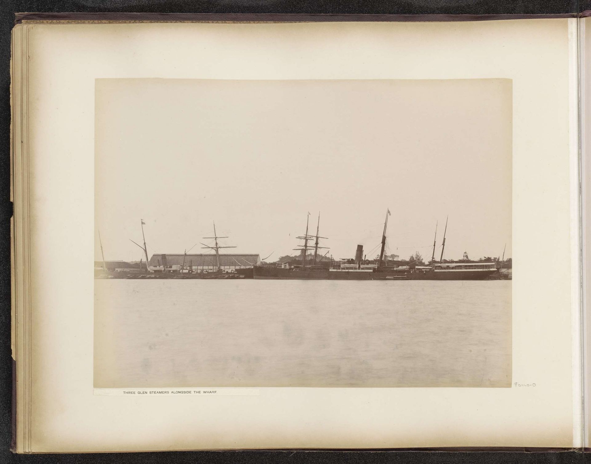 Drie schepen van de Glen Line aan de kade van de Tanjong Pagar Dock Co. Ltd. in Singapore by G.R. Lambert & Co.
