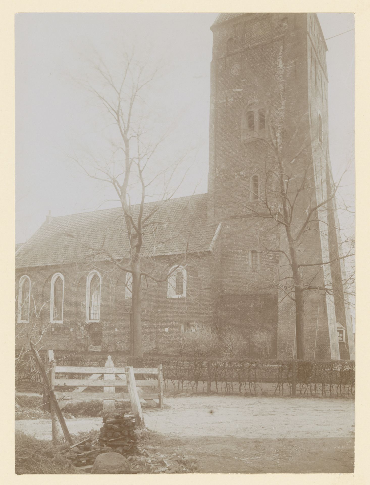Gezicht op de Hervormde Kerk te Haren by anoniem (Monumentenzorg)
