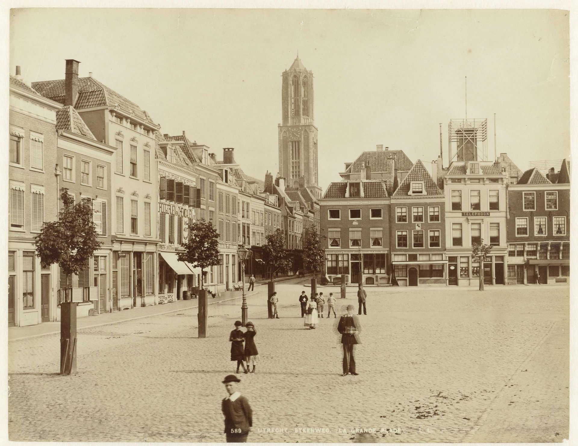 Neude en Domkerk te Utrecht by Anonymous