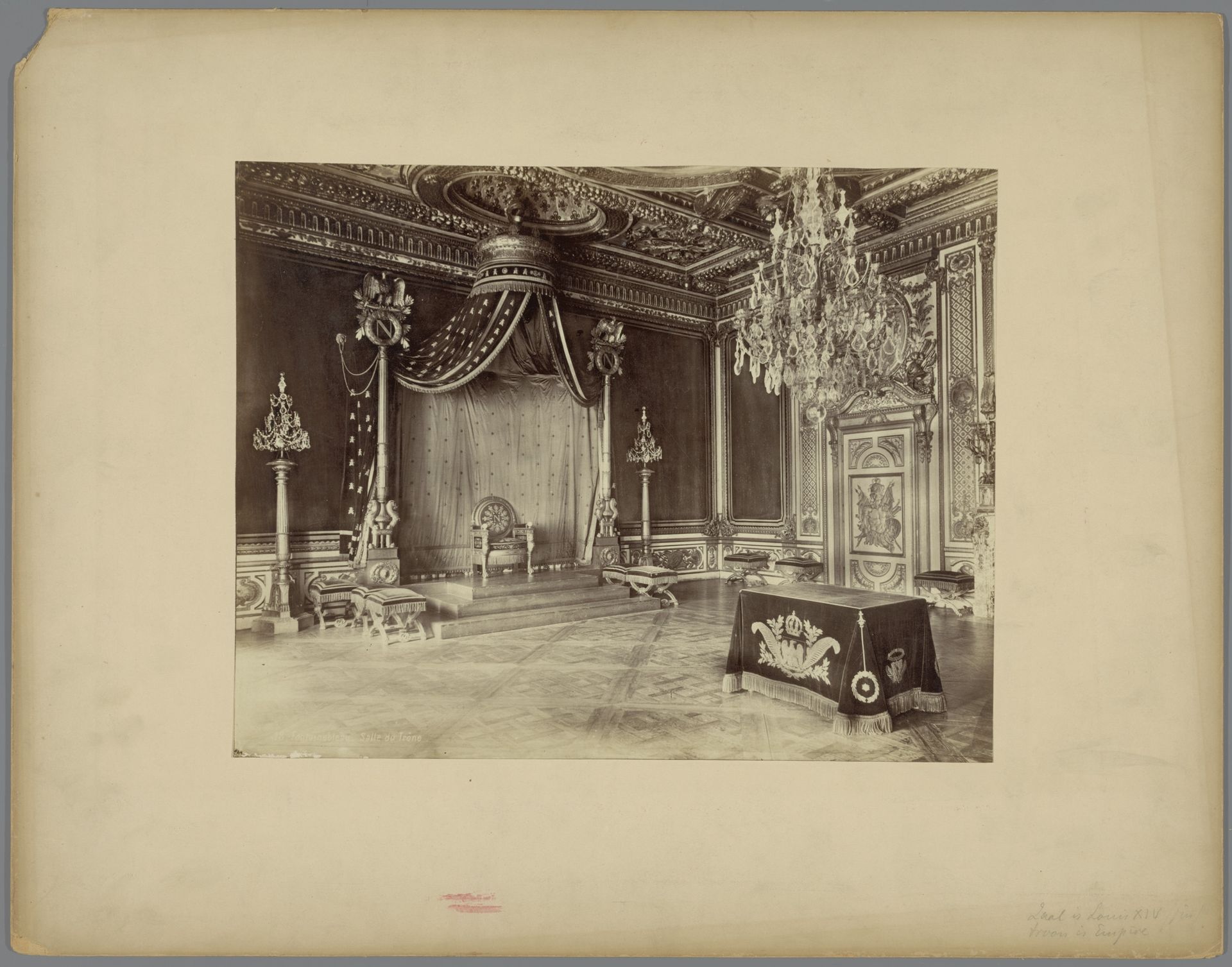 Badkamer in het Kasteel van Fontainebleau by JD