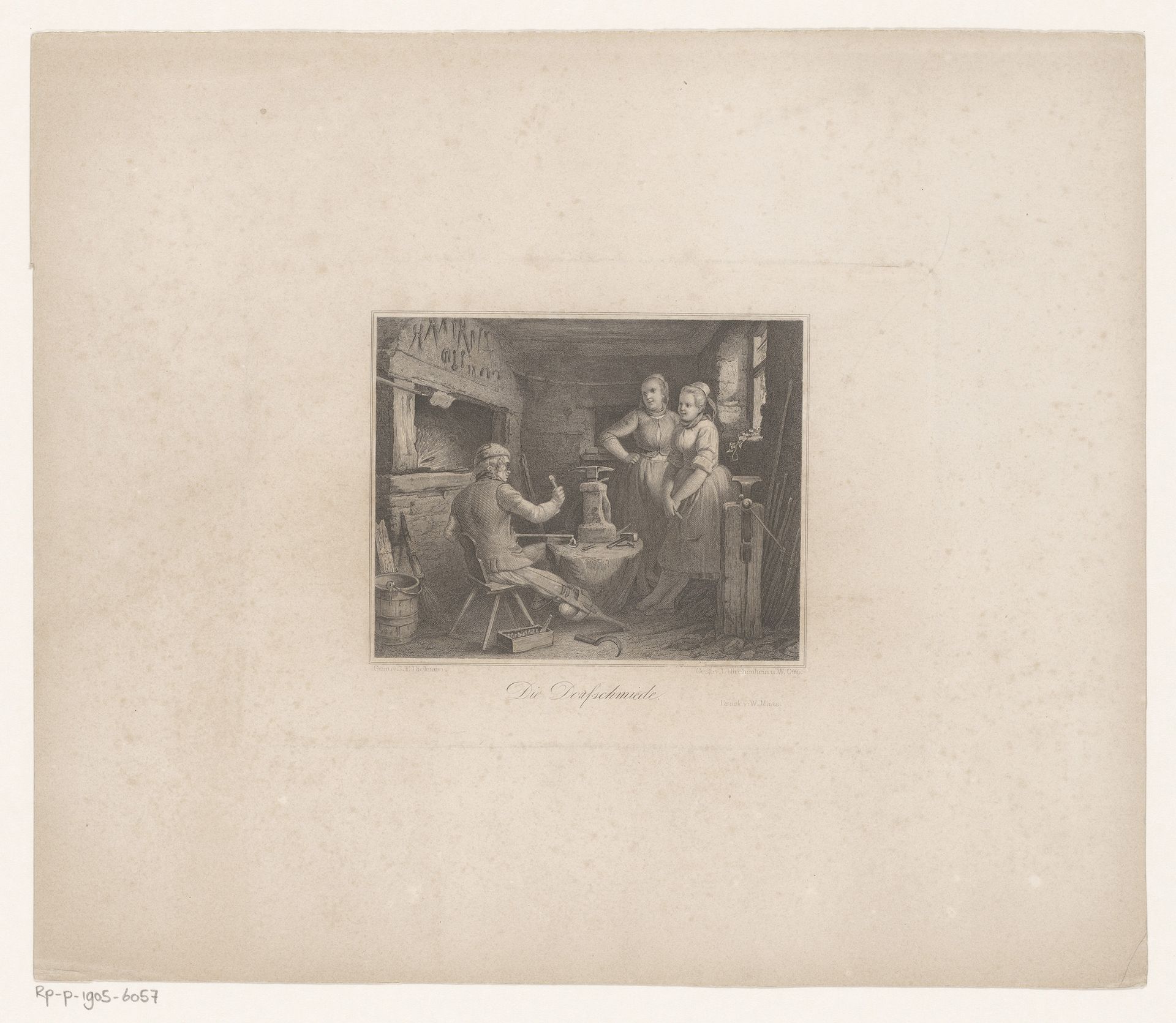 Twee vrouwen kijken toe hoe de smid aan het werk is in zijn atelier by J. Hirchenhein
