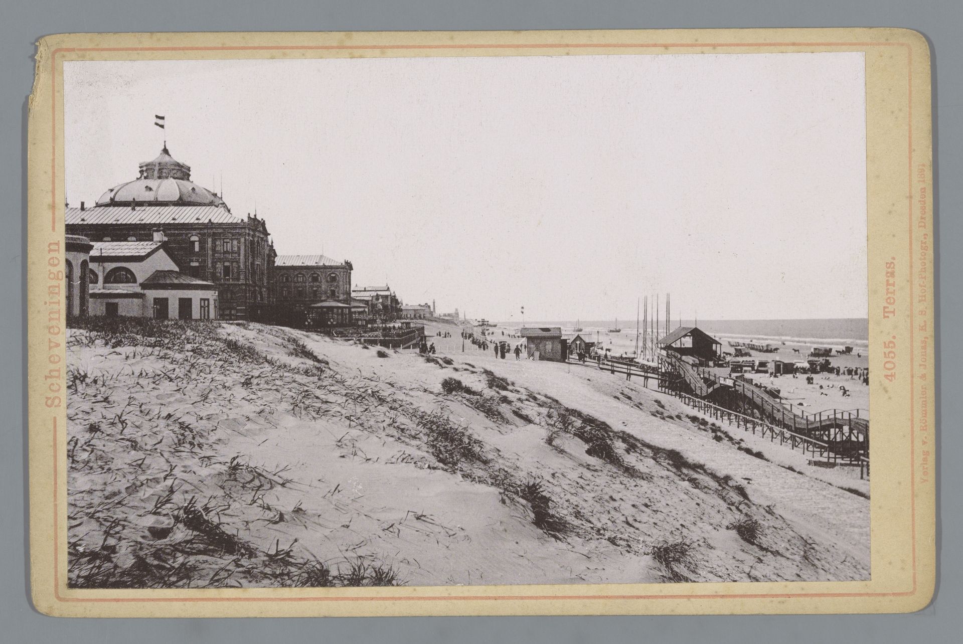 Gezicht op de Boulevard van Scheveningen, met links het Kurhaus by Römmler & Jonas