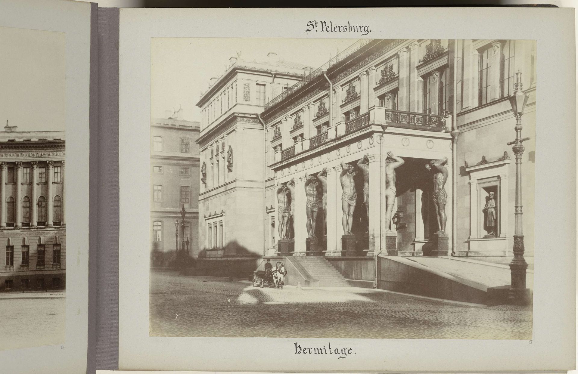 Voorzijde van de Kleine Hermitage in Sint- Petersburg by Anonymous