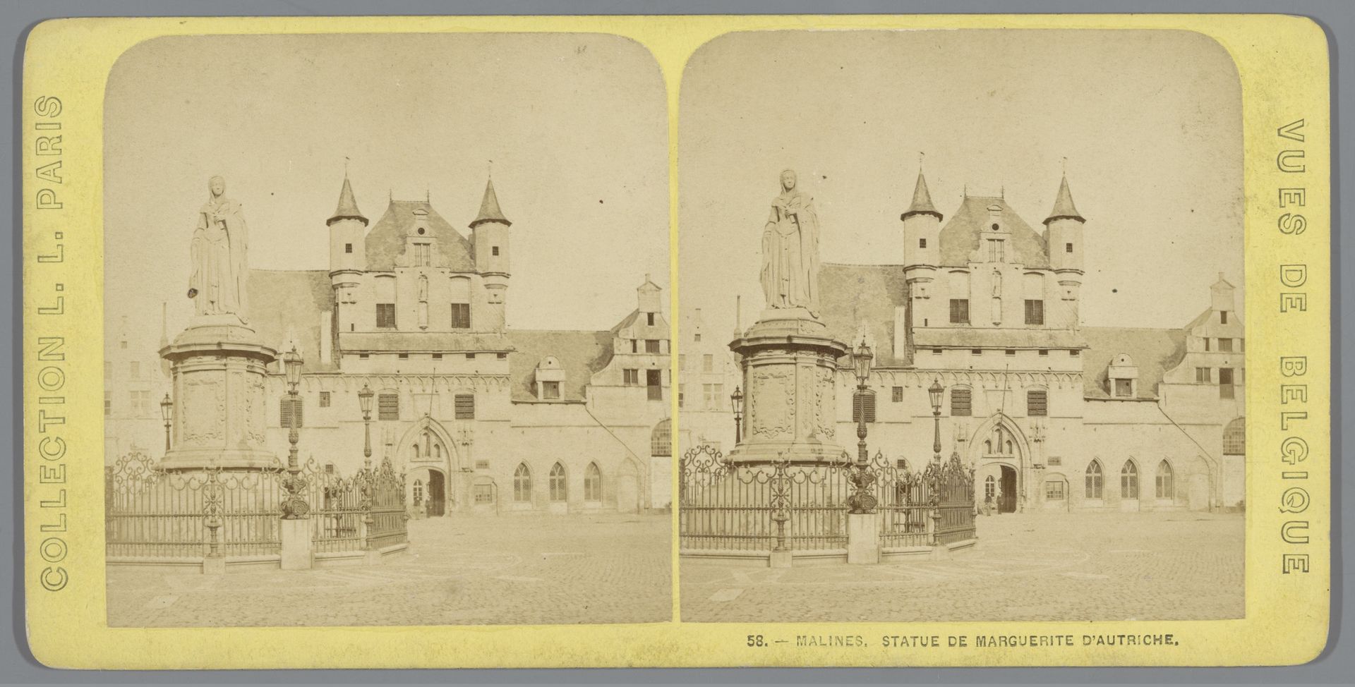 Gezicht op de Grote Markt met het standbeeld van Margaretha van Oostenrijk in Mechelen by Anonymous