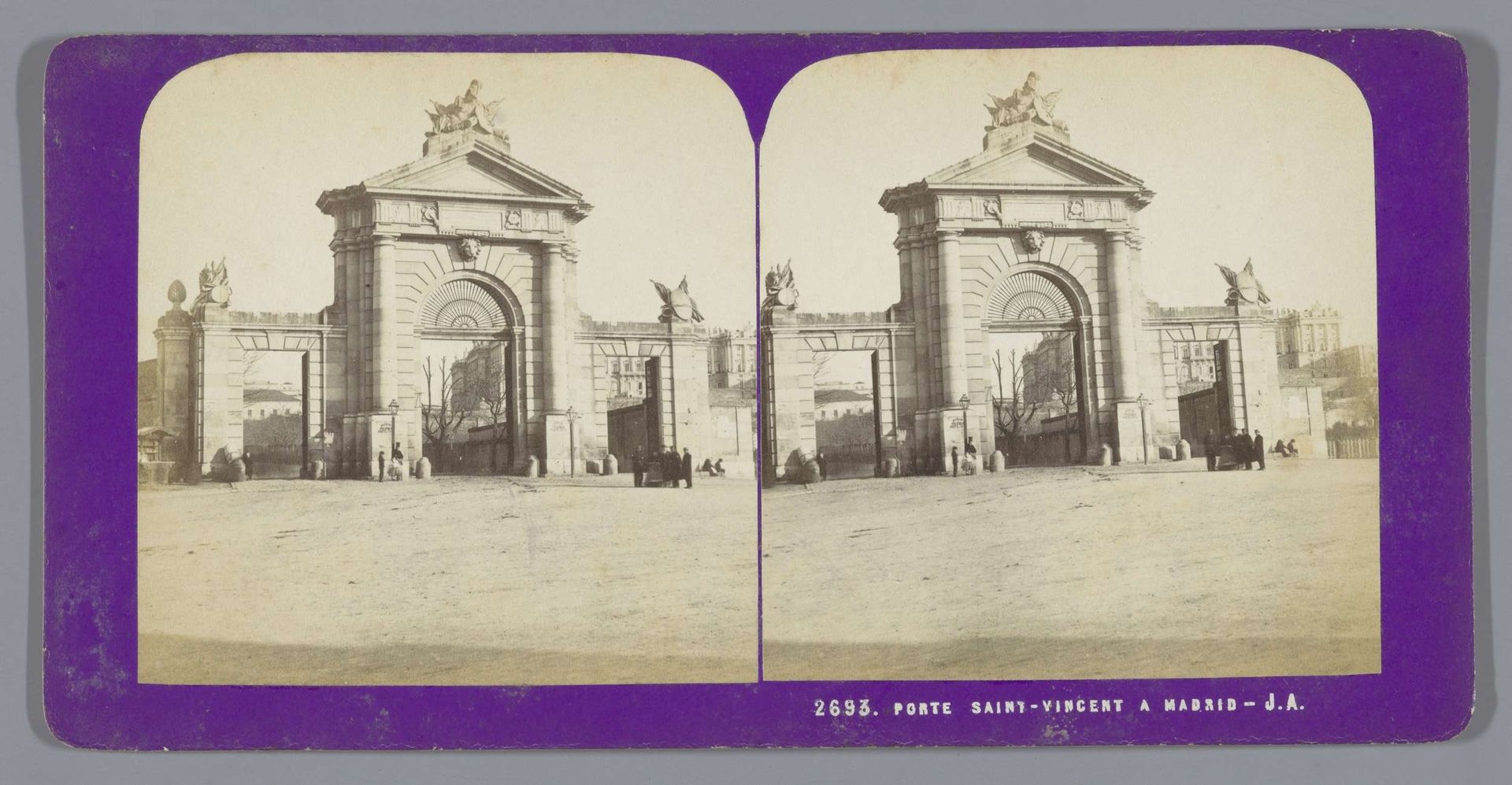 Gezicht op de Puerta de San Vicente te Madrid by Jean Andrieu