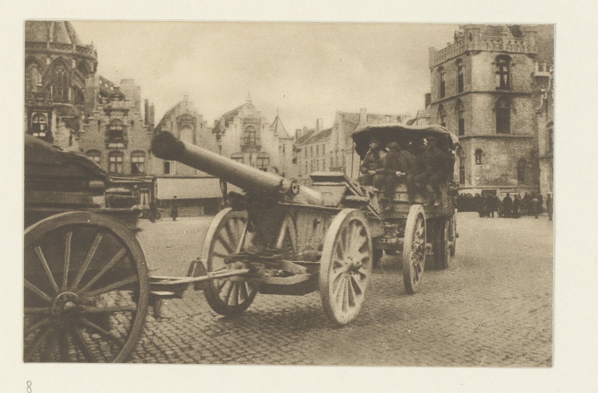 Gemakkelijke verplaatsbaarheid, juistheid en snelheid van het schieten, geduchte uitwerking der ontploffings middelen zijn de karakteristieken van deze bewonderens waardige Franse artillerie (...) by Sémaphore