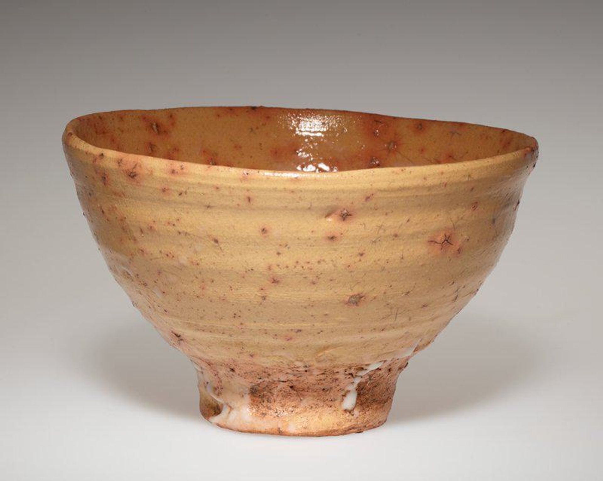 Ido-style tea bowl by Tsujimura Shirō