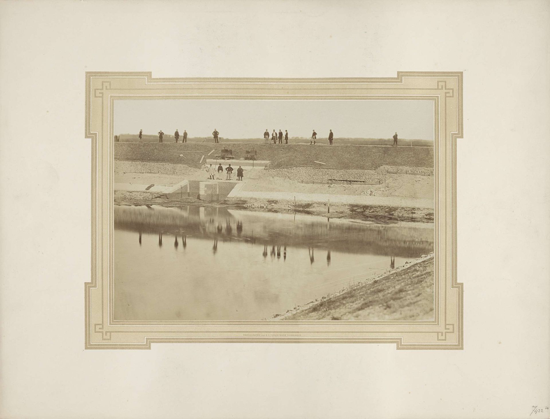 Uitwateringssluis te Vlissingen by A.L. Preuninger