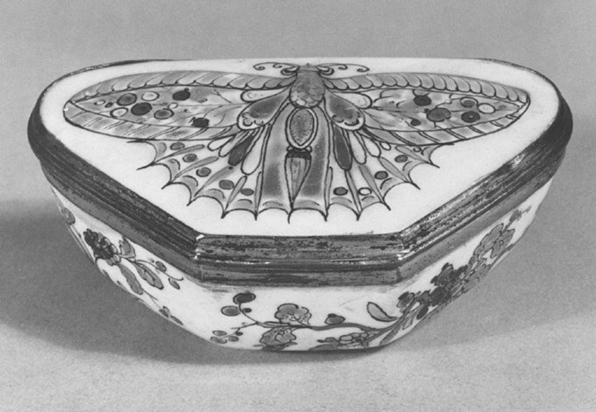 Snuffbox by Saint-Cloud factory