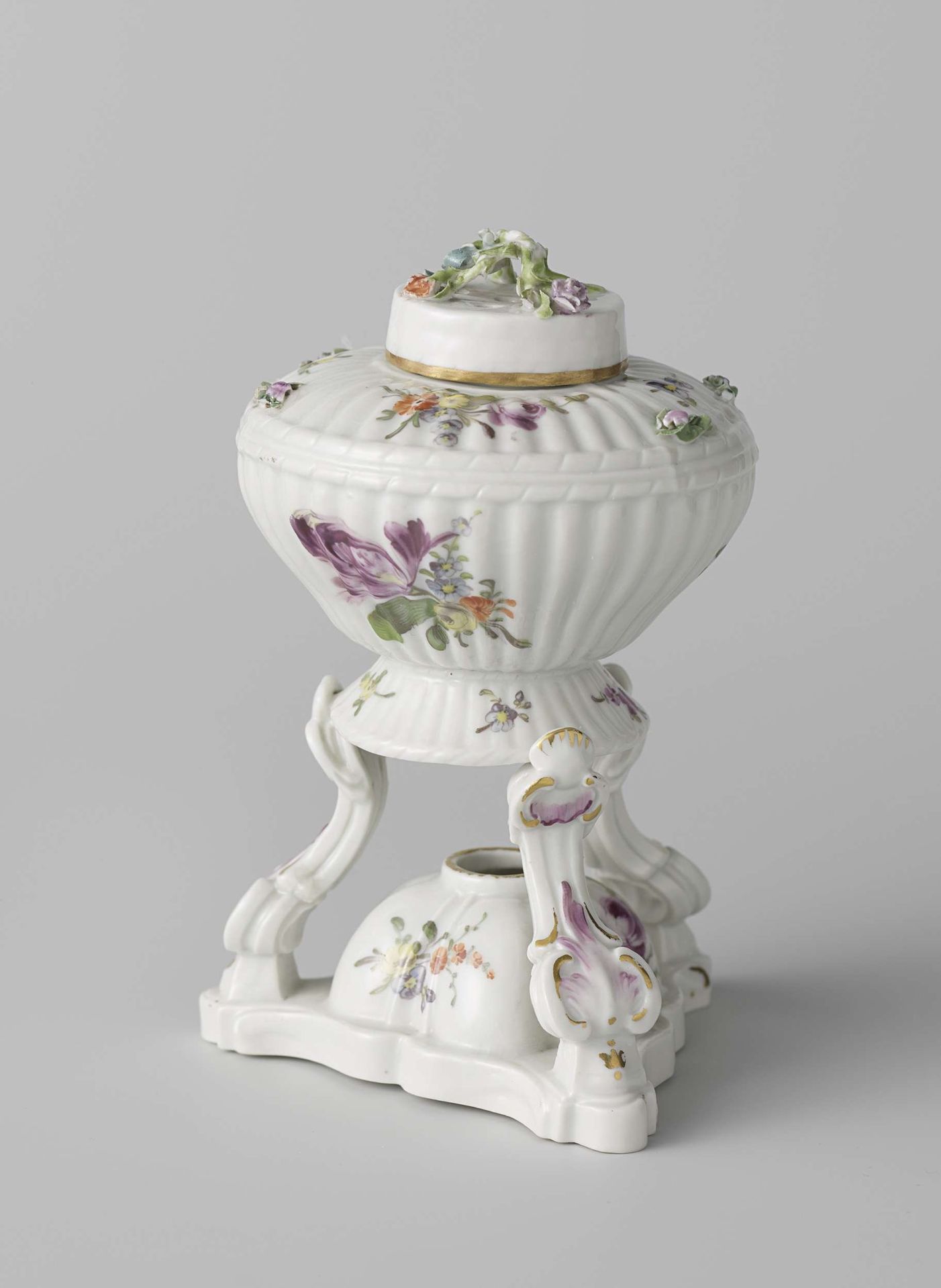Pair of incense burners by Porseleinfabriek Den Haag