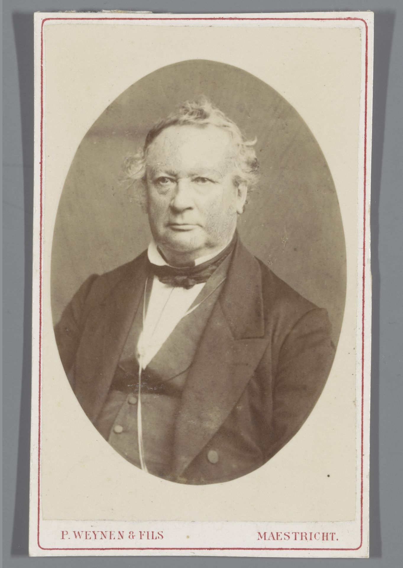 Portret van een onbekende man by P. Weijnen & Fils