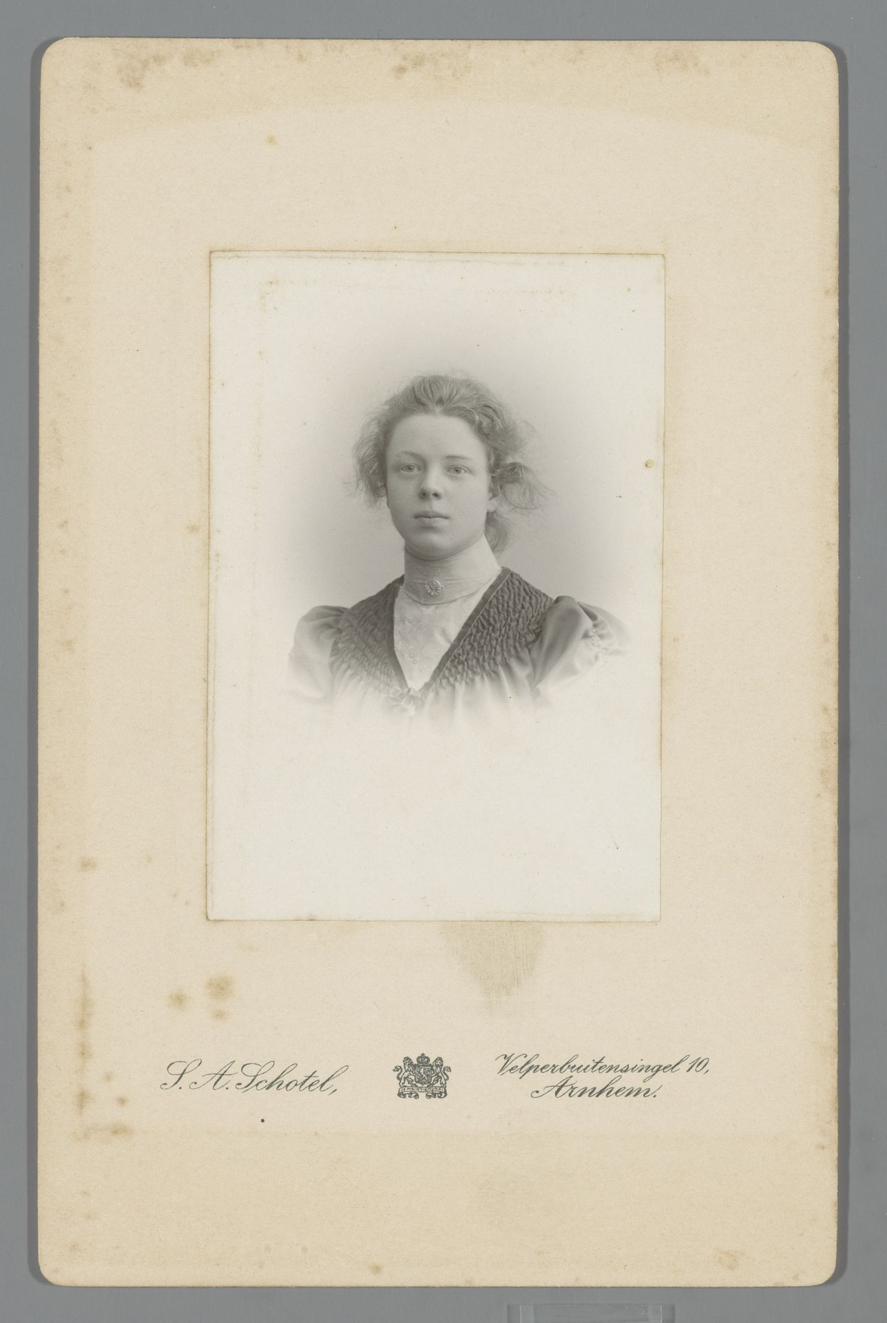 Portret van een onbekende vrouw by Stephanus Adrianus Schotel