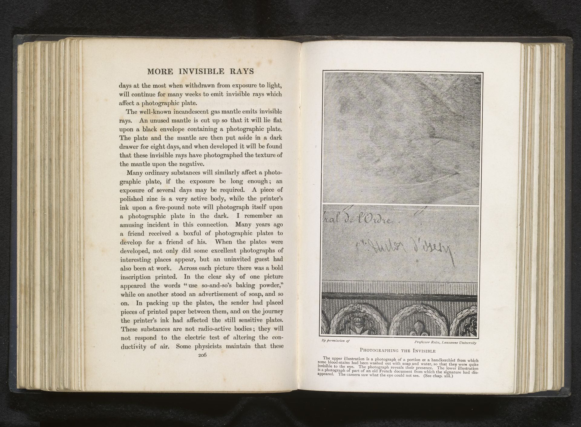 Bloedresten op een zakdoek en een handtekening op een Frans document by Rodolphe Archibald Reiss