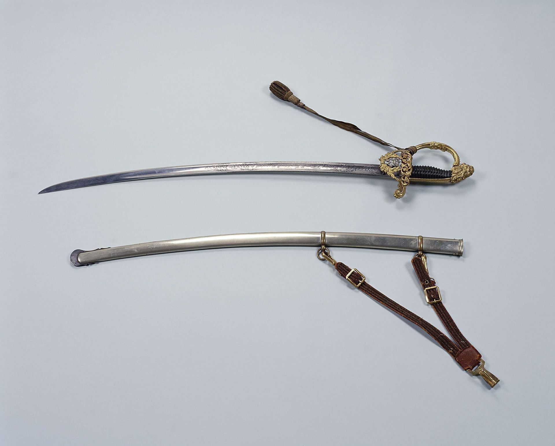 Eresabel KNIL met schede en draagstel by Willem Pauwels & Zn.